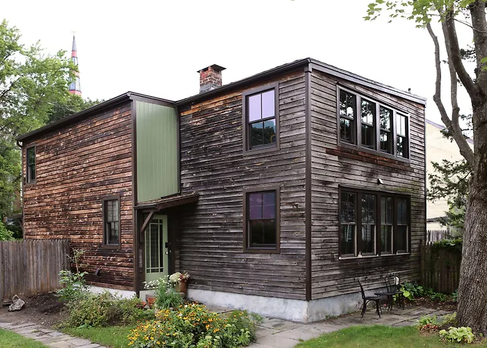 Kingston Carriage House